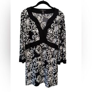 Style & Co Black & White Floral Tunic Top – Size M